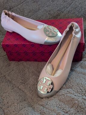 Tory Burch Claire Leather Ballet Flats with Silver Cap Toe Emblem NIB 9.5